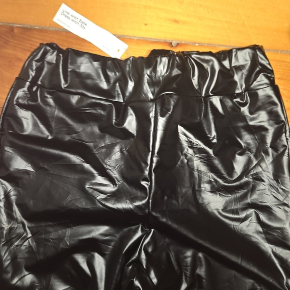 Nwt BloomChic Black Faux Leather Leggings - Picture 4 of 5